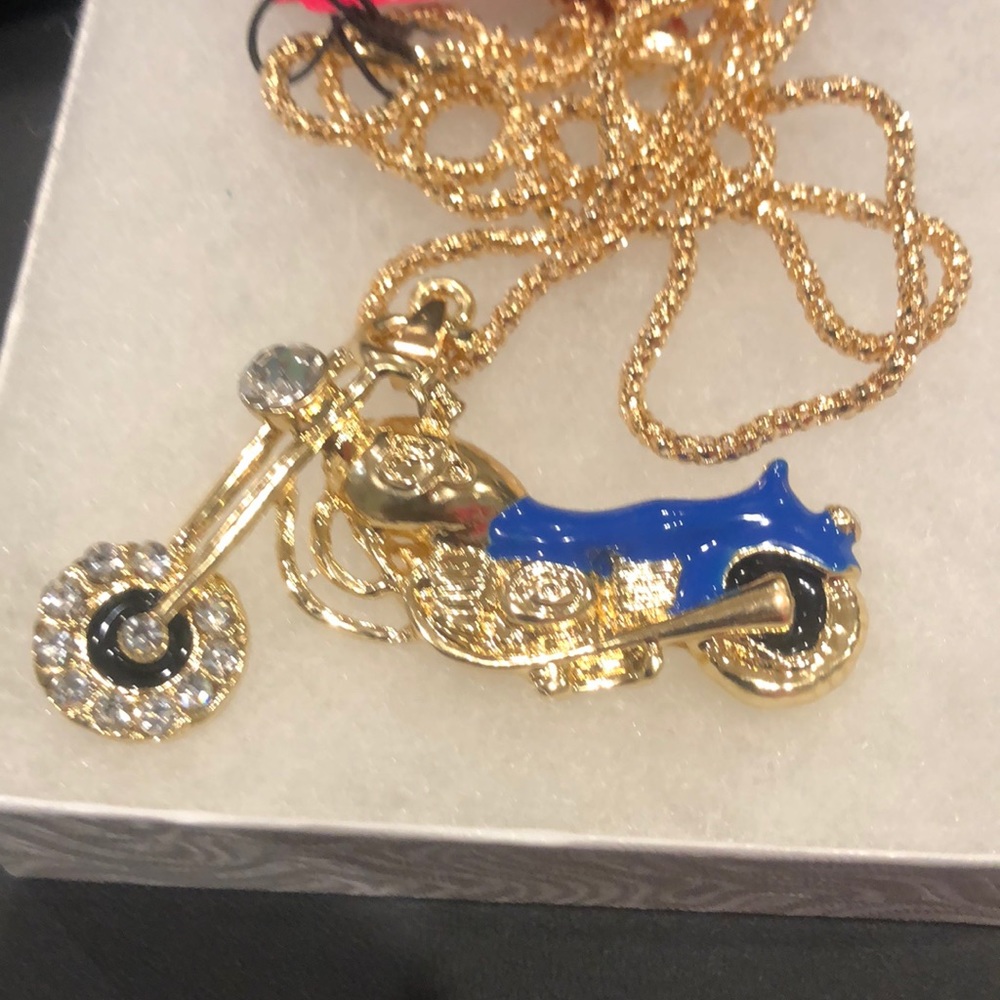 Motorcycle Necklace - Picture 4 of 5